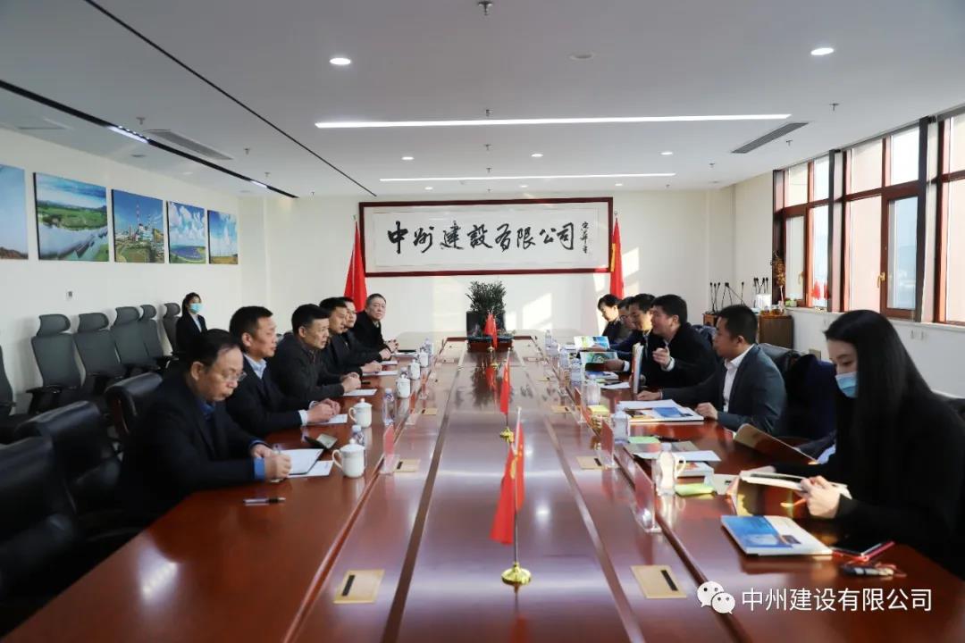 大唐河南清潔能源有限責(zé)任公司總經(jīng)理王永民、金風(fēng)科技集團(tuán)國(guó)內(nèi)營(yíng)銷中心副總經(jīng)理韓明剛一行到我司參觀考察